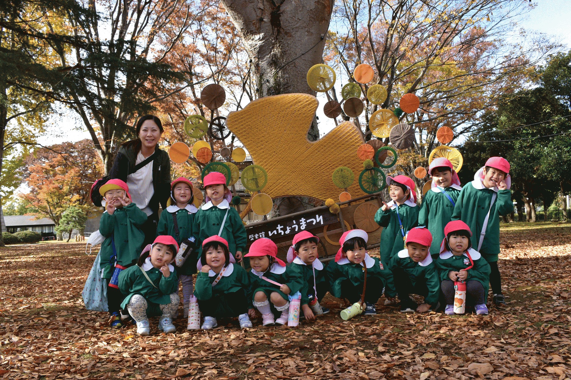 NƂ肷g̎qǂBOۈŌjقɏo܂