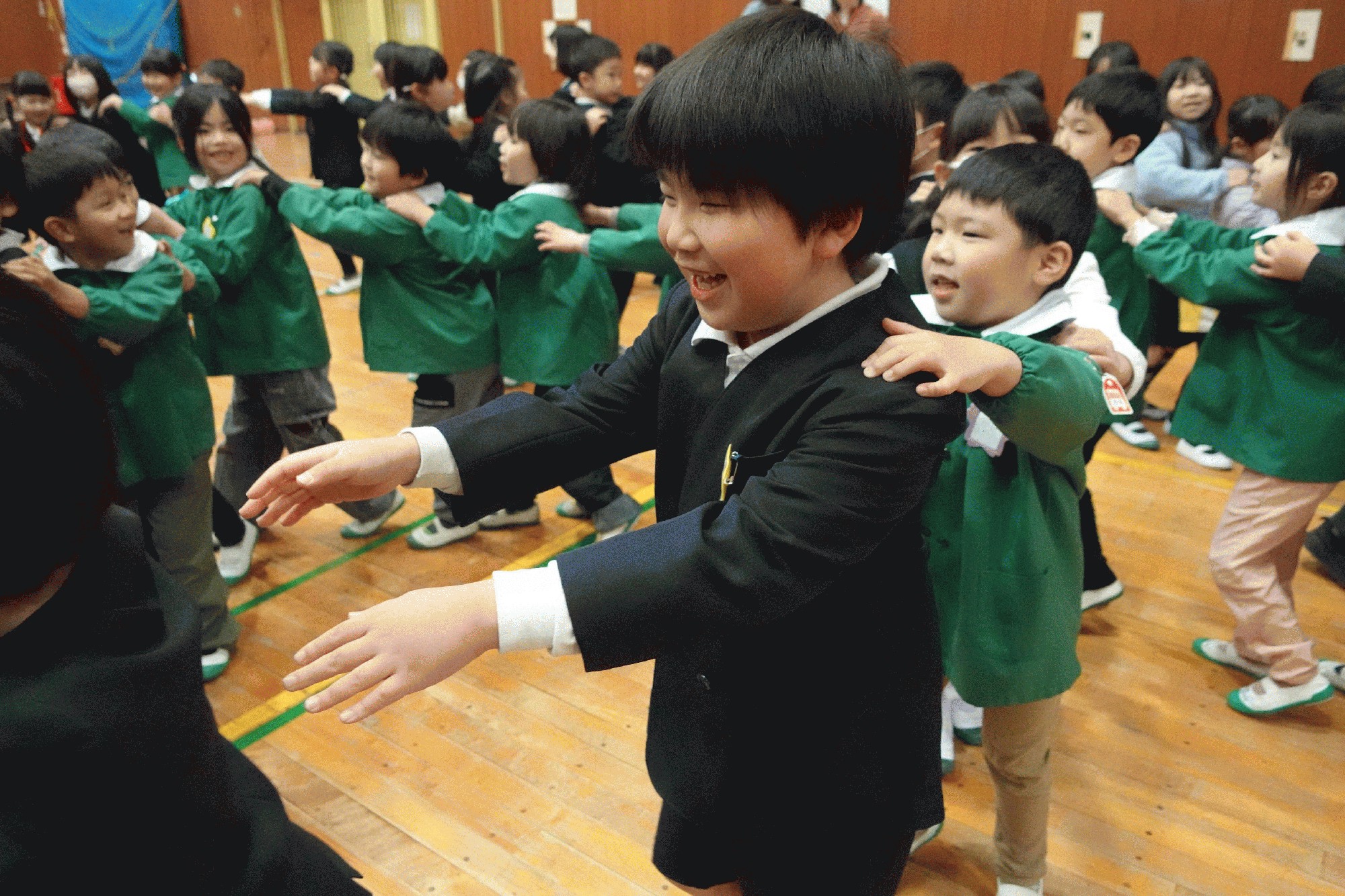 ��召�w�Z�̂P�N���ƔN���̎q�ǂ��B���𗬊������s���܂���