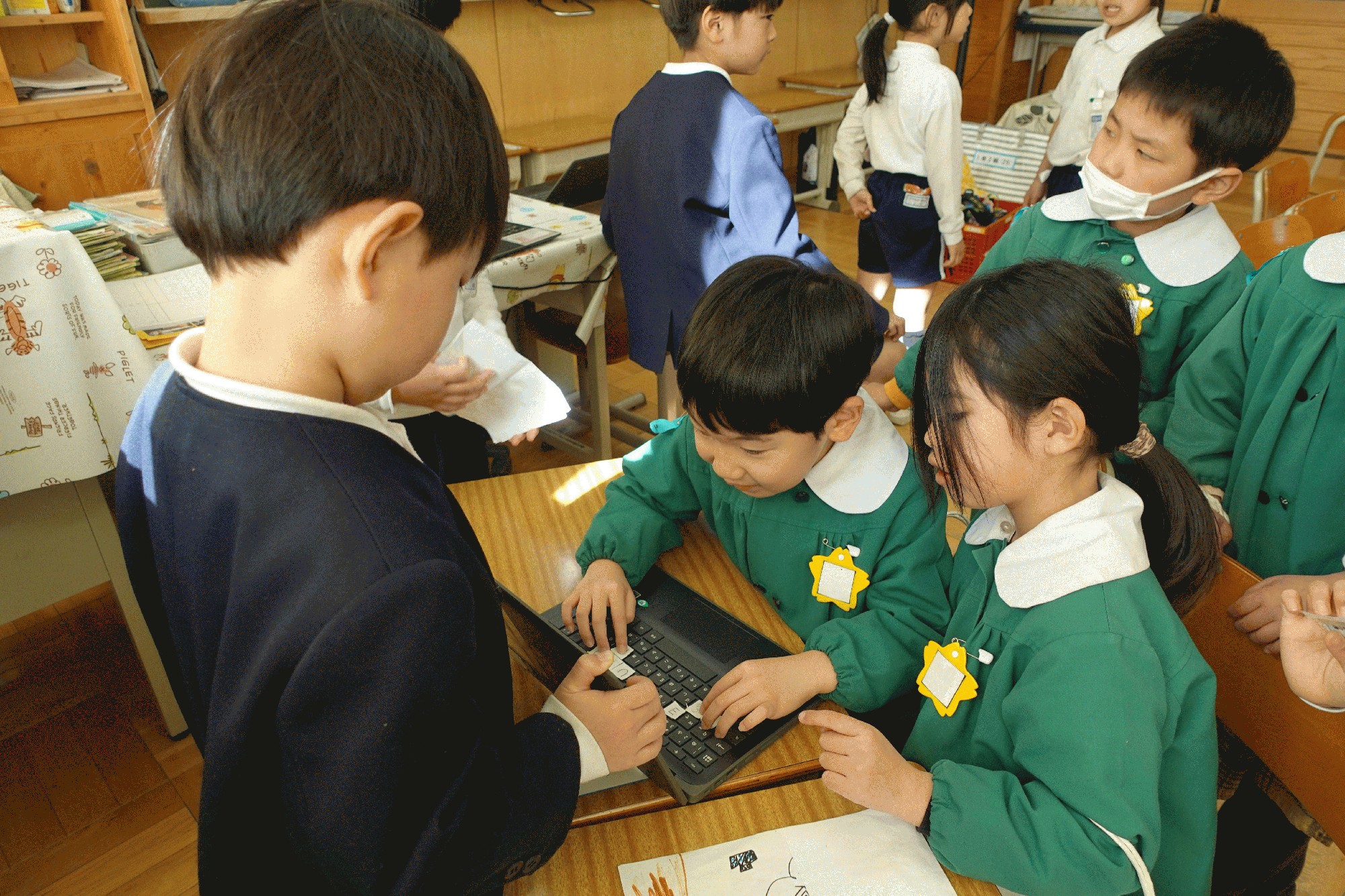 �g�c���w�Z�̂P�N���ƔN���̎q�ǂ��B���𗬊������s���܂���