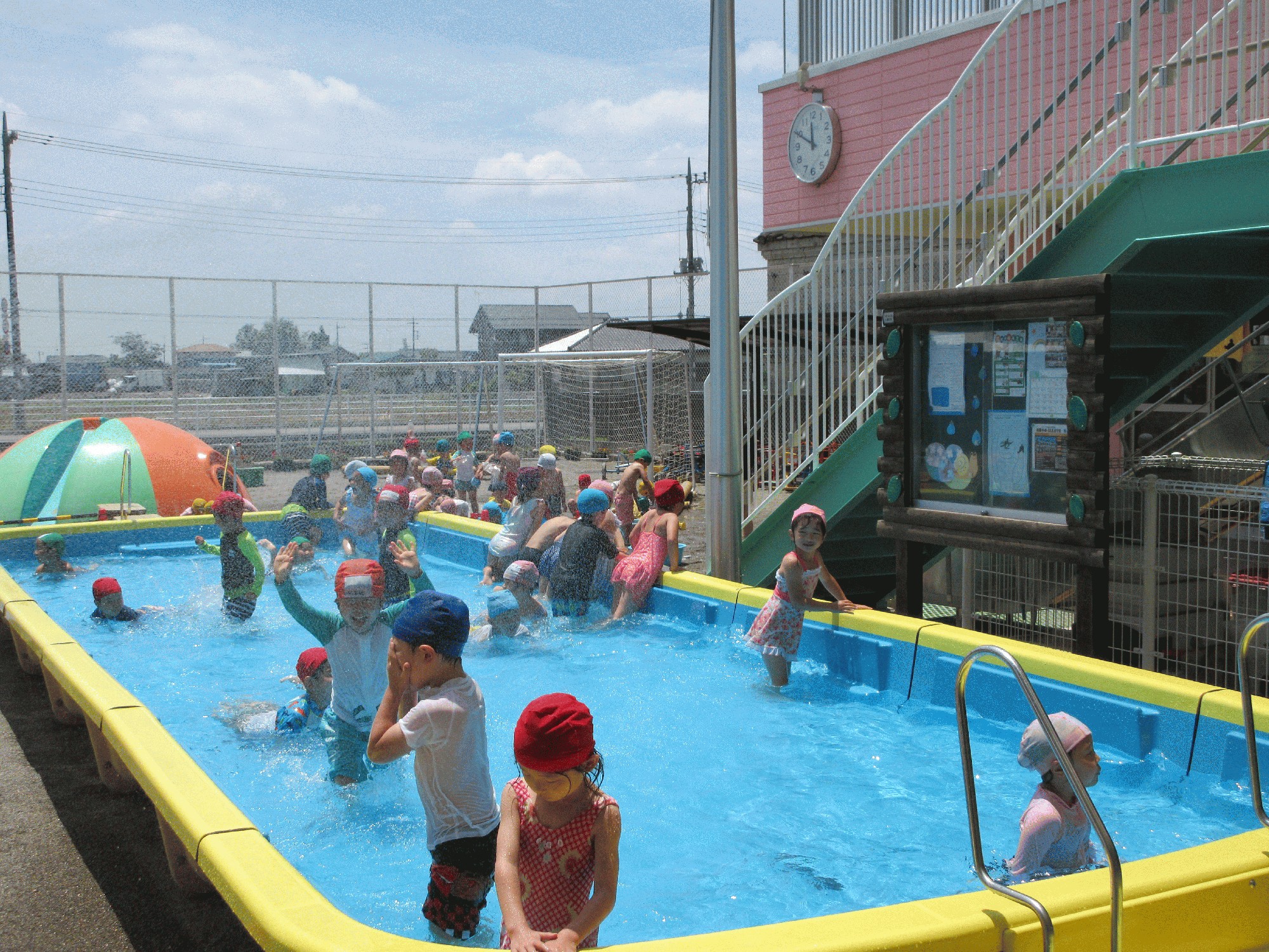 プール遊びが始まりました 学校法人北城学園 平出幼稚園