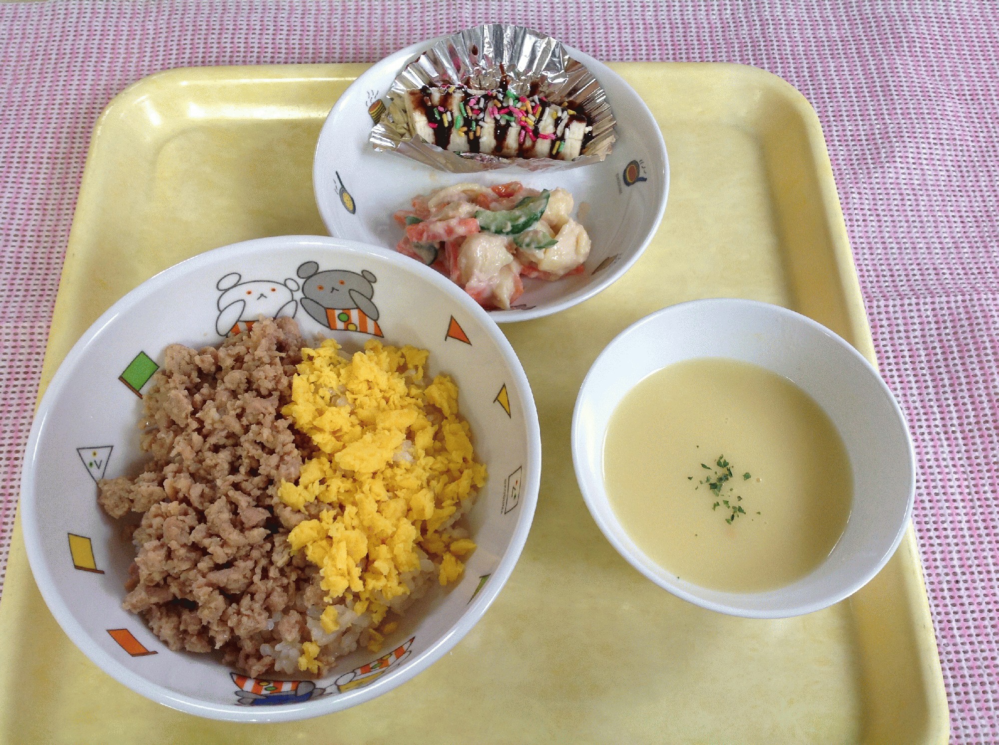 学校給食 二色丼 | 二色丼 給食 分量 | Santa Basnet ’s videos with original sound – XEZM