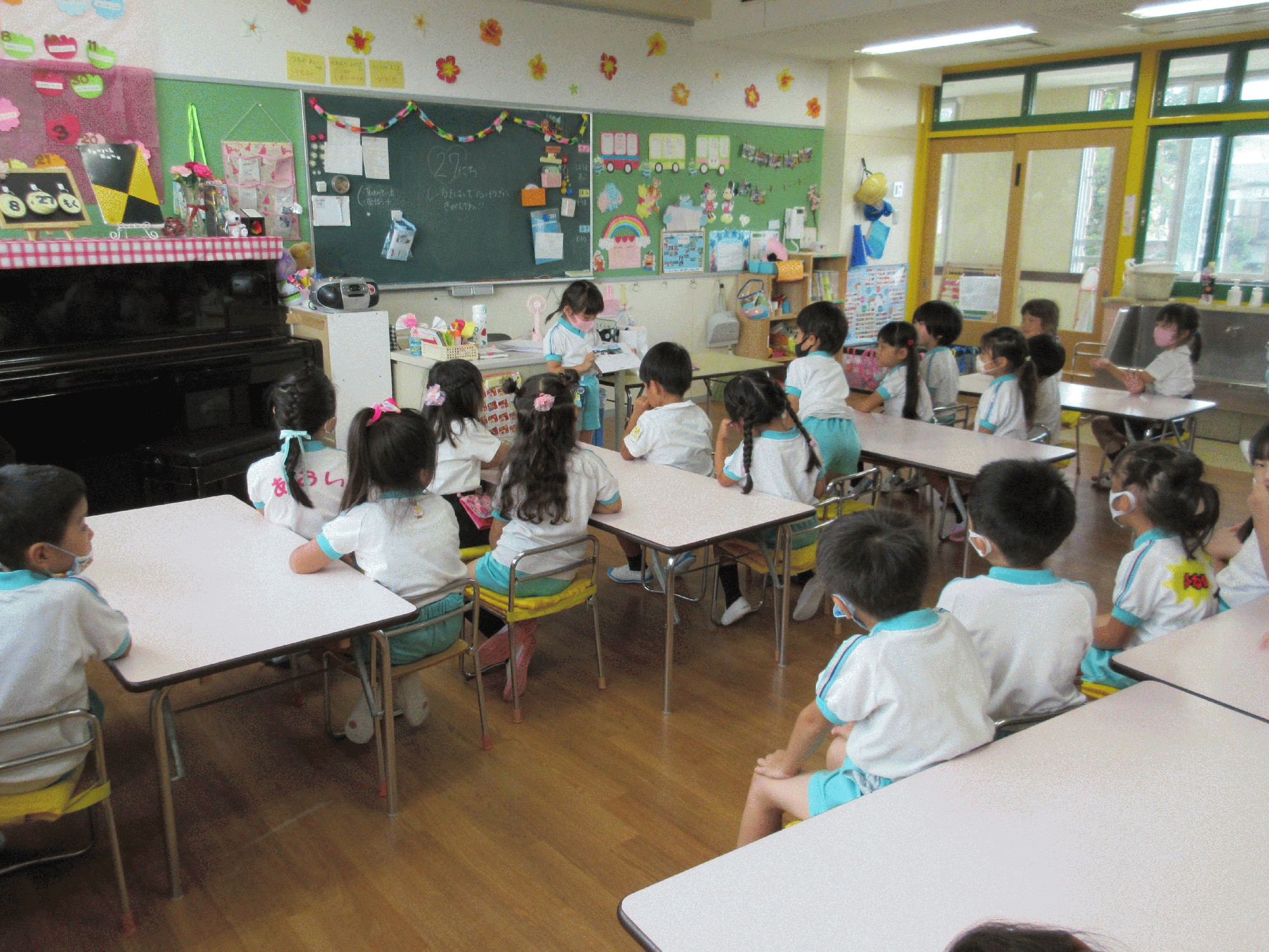 夏休みの発表と水遊び 学校法人かつみ学園 大和山王幼稚園 木の子保育園