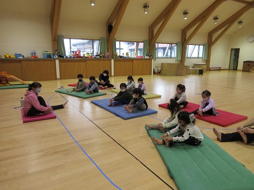 きりんさん 初めてのヨガ体験 学校法人かつみ学園 大和山王幼稚園 木の子保育園