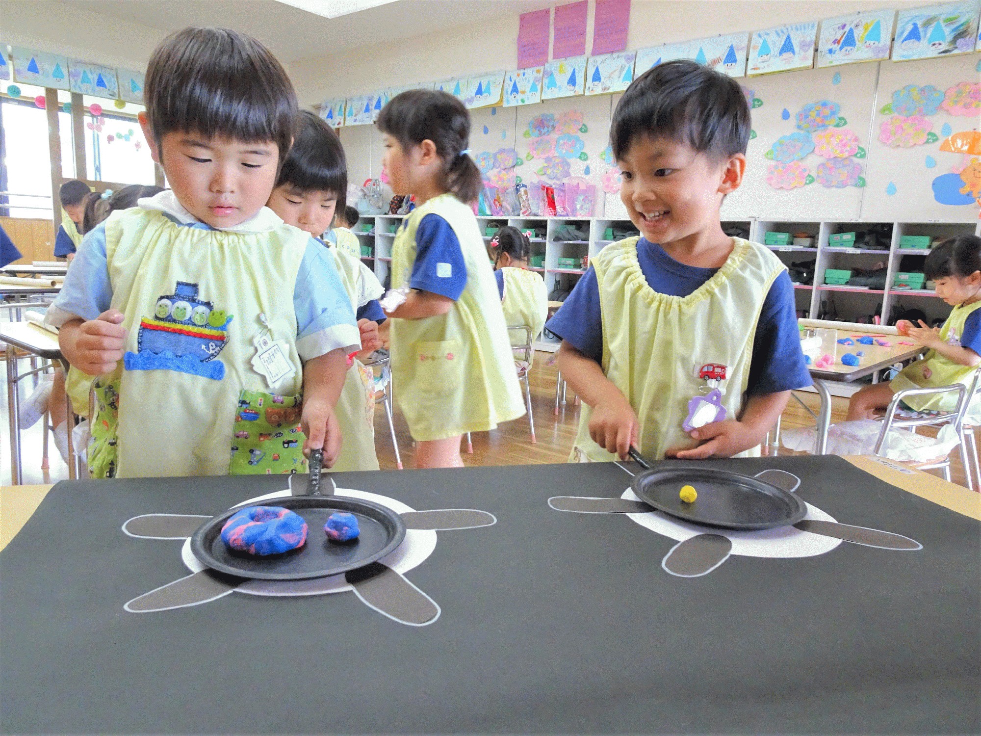 小麦粉粘土あそびから見える主体性 山ゆり幼稚園